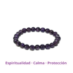 Foto de pulsera de amatista en fondo blanco con lista de sus propiedades: espiritualidad, calma, protección